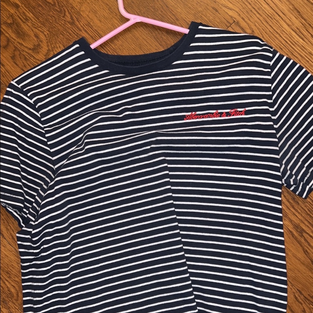 Abercrombie and fitch t shirt